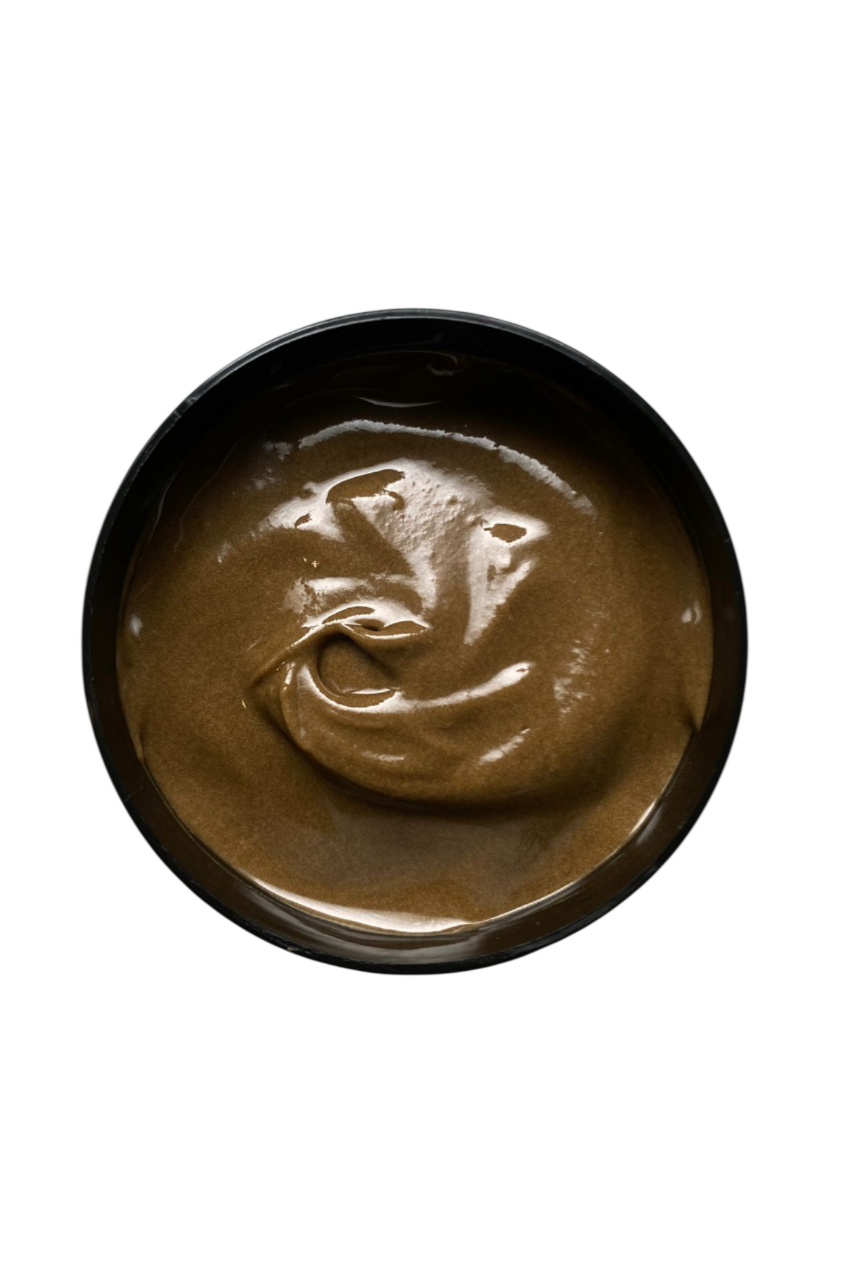 Crème nourrissante corps & cheveux au karité et à l’huile de palmiste noir. Une formule riche qui nourrit, protège et révèle l’éclat naturel de la peau et des cheveux.